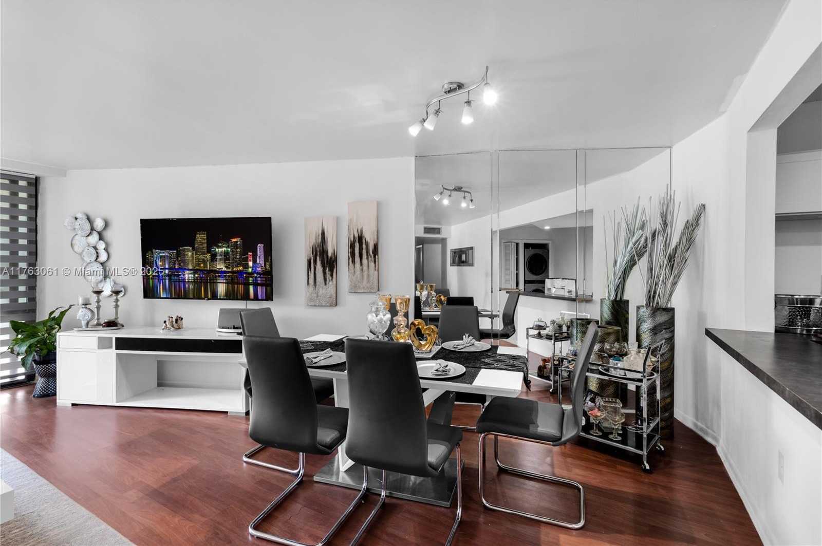 Small Image of 13953 KENDALE LAKES CIR #103B, Miami Number 8