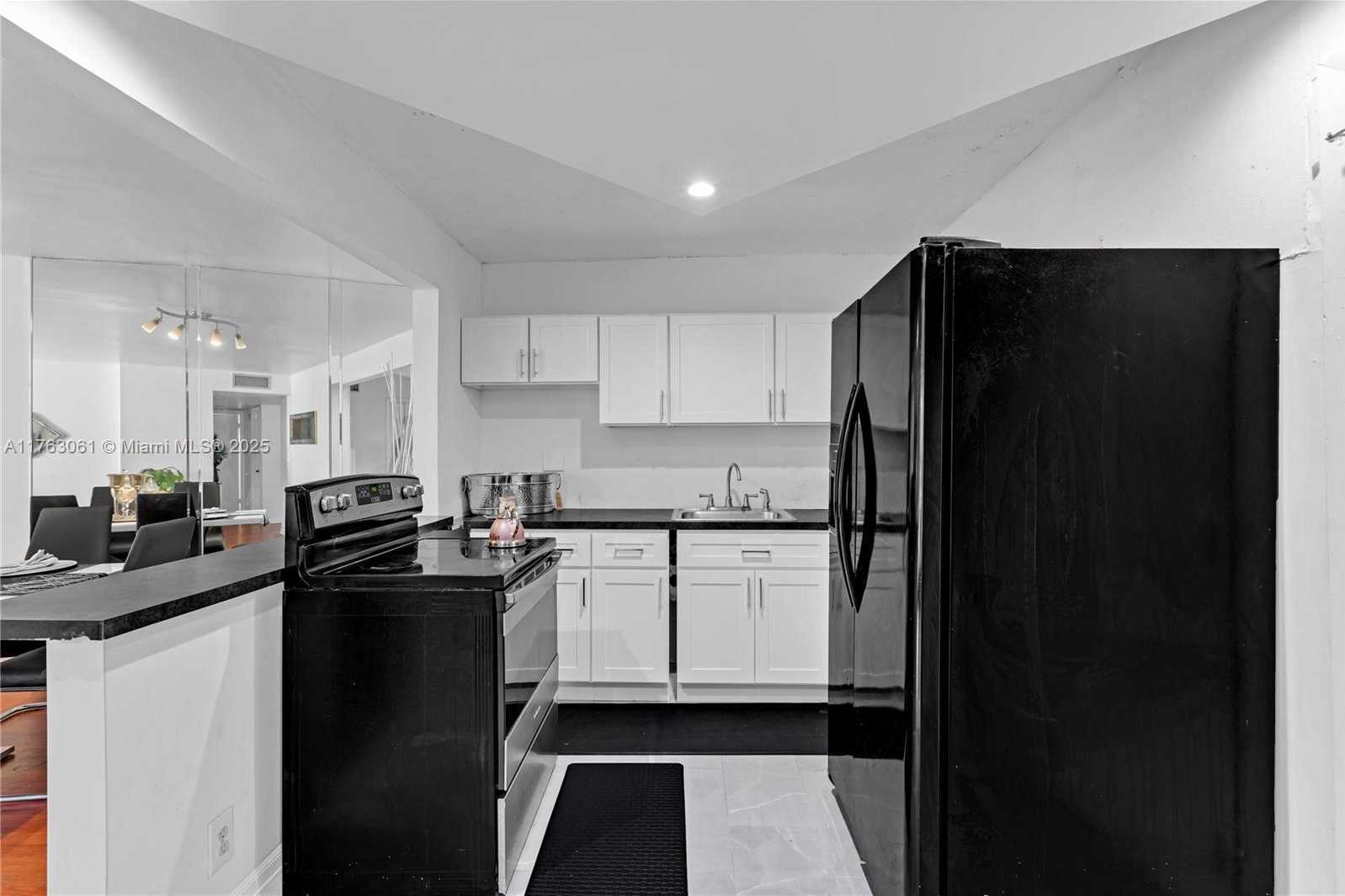 Small Image of 13953 KENDALE LAKES CIR #103B, Miami Number 9