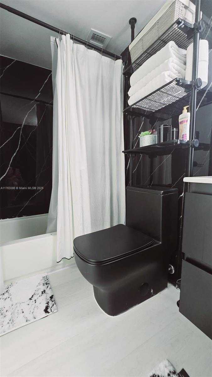 Small Image of 2821 NORTH MIAMI BEACH BLVD #4F, North Miami Beach Number 8