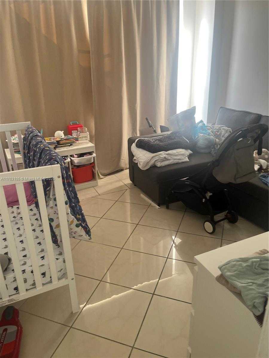 Small Image of 4101 PINE TREE DR #616, Miami Beach Number 5