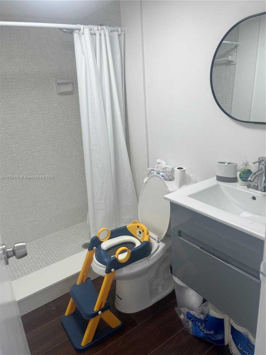 Small Image of 4101 PINE TREE DR #616, Miami Beach Number 6
