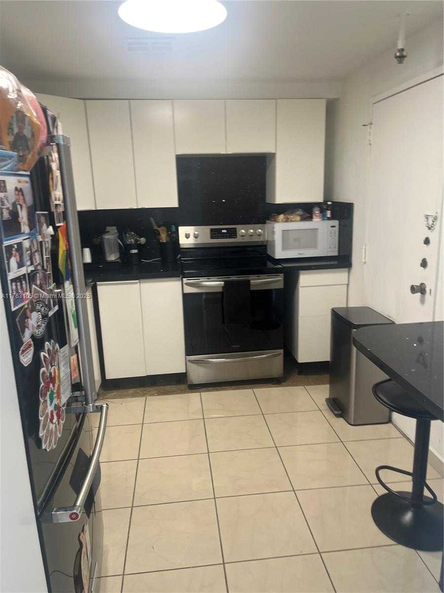 Small Image of 4101 PINE TREE DR #616, Miami Beach Number 7