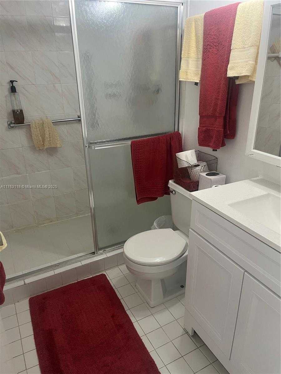 Small Image of 4101 PINE TREE DR #617, Miami Beach Number 10