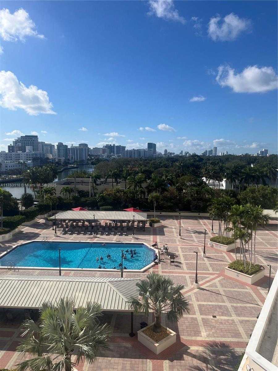 Small Image of 4101 PINE TREE DR #617, Miami Beach Number 2