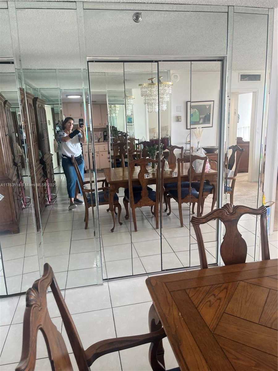 Small Image of 4101 PINE TREE DR #617, Miami Beach Number 6