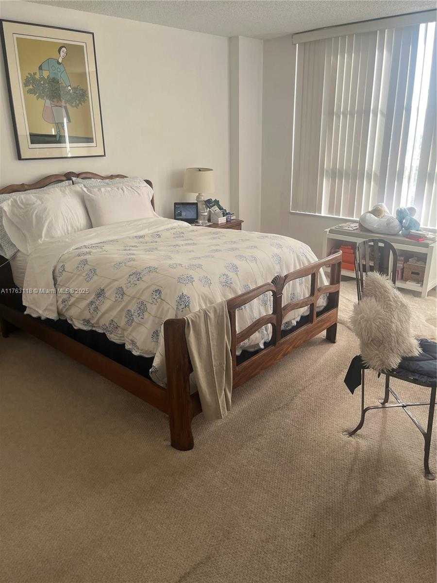 Small Image of 4101 PINE TREE DR #617, Miami Beach Number 7