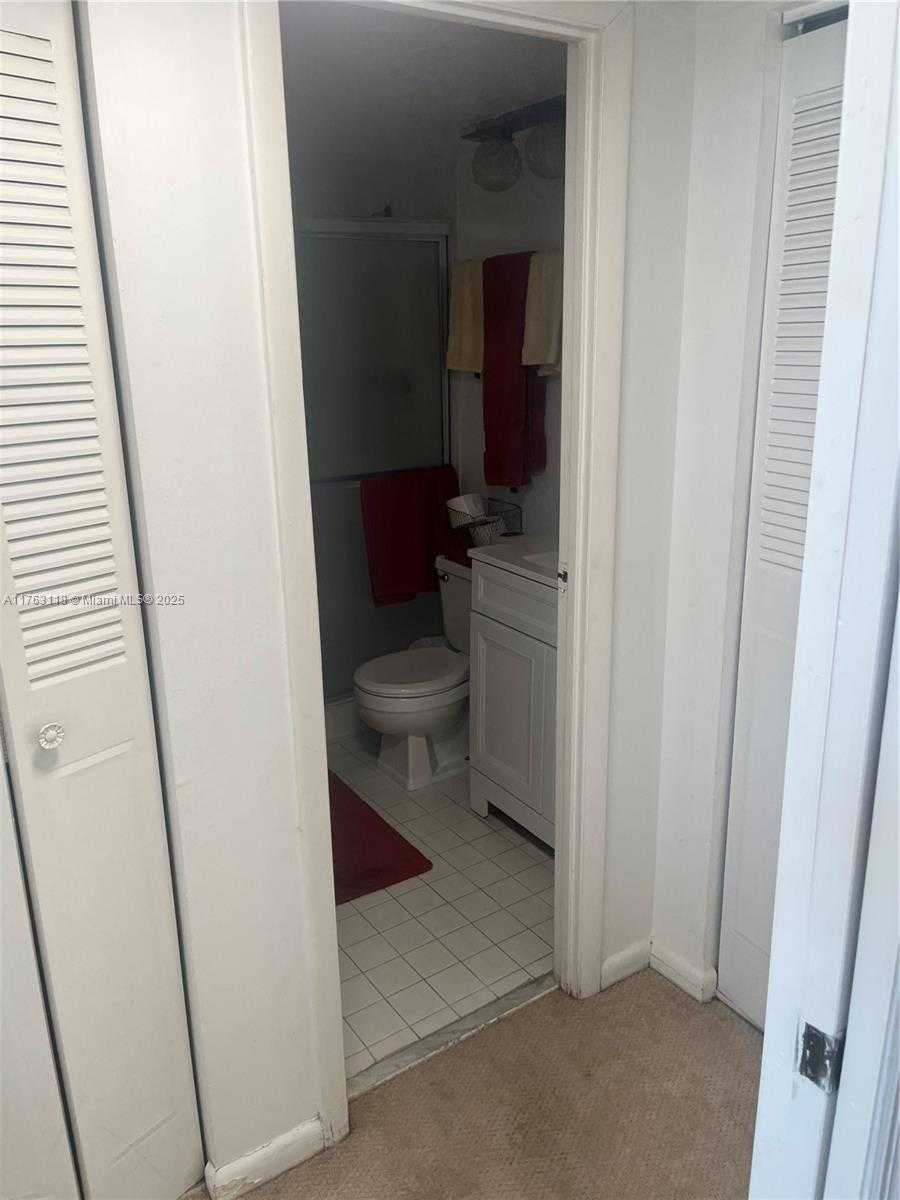 Small Image of 4101 PINE TREE DR #617, Miami Beach Number 8