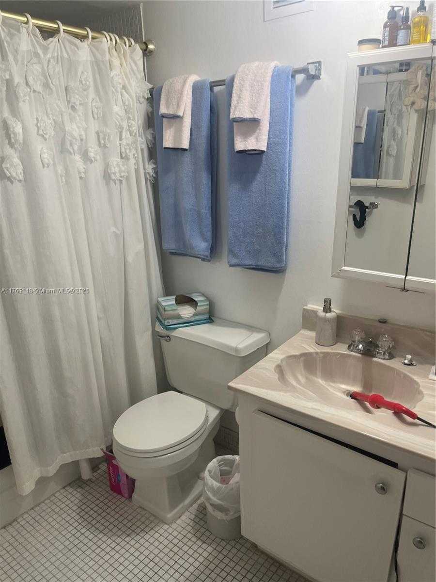 Small Image of 4101 PINE TREE DR #617, Miami Beach Number 9