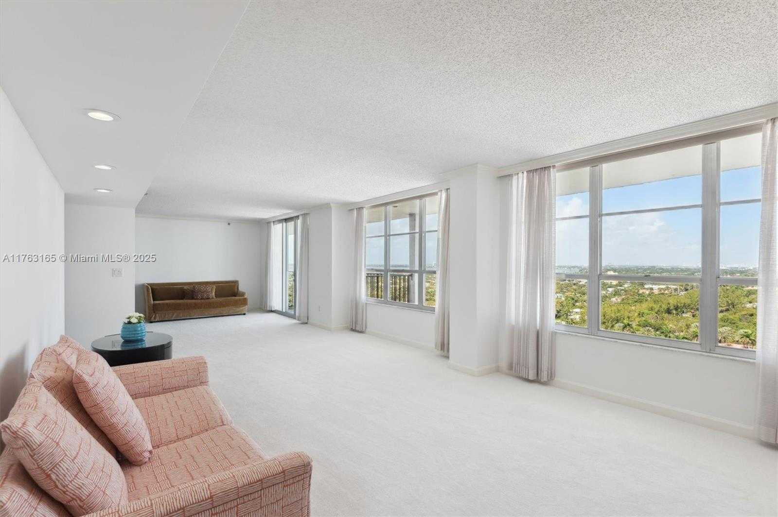 Small Image of 4101 PINE TREE DR #1812, Miami Beach Number 12