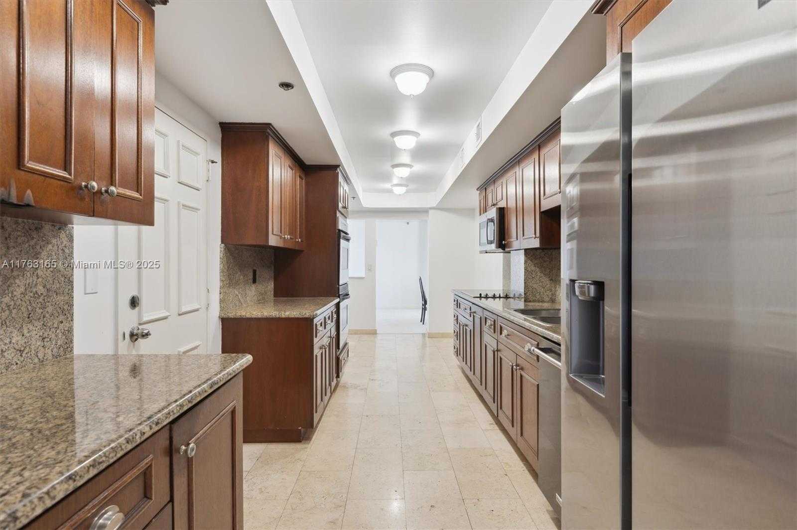 Small Image of 4101 PINE TREE DR #1812, Miami Beach Number 13