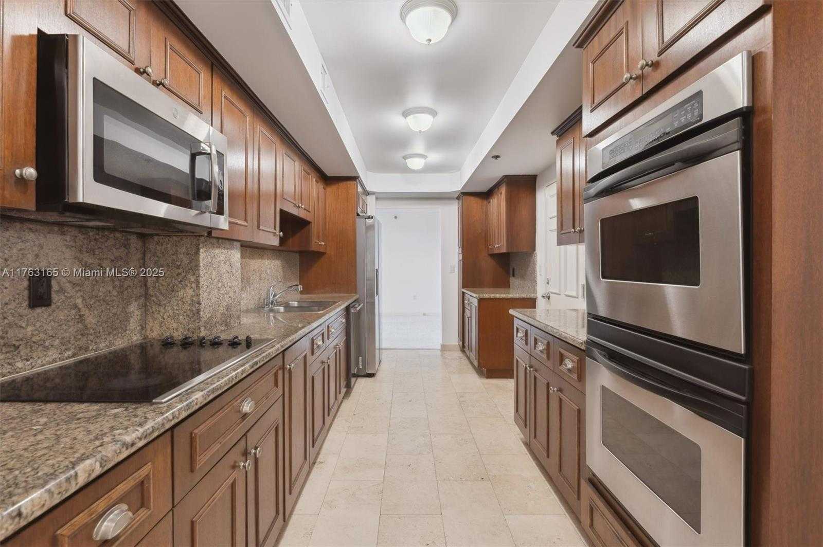 Small Image of 4101 PINE TREE DR #1812, Miami Beach Number 15