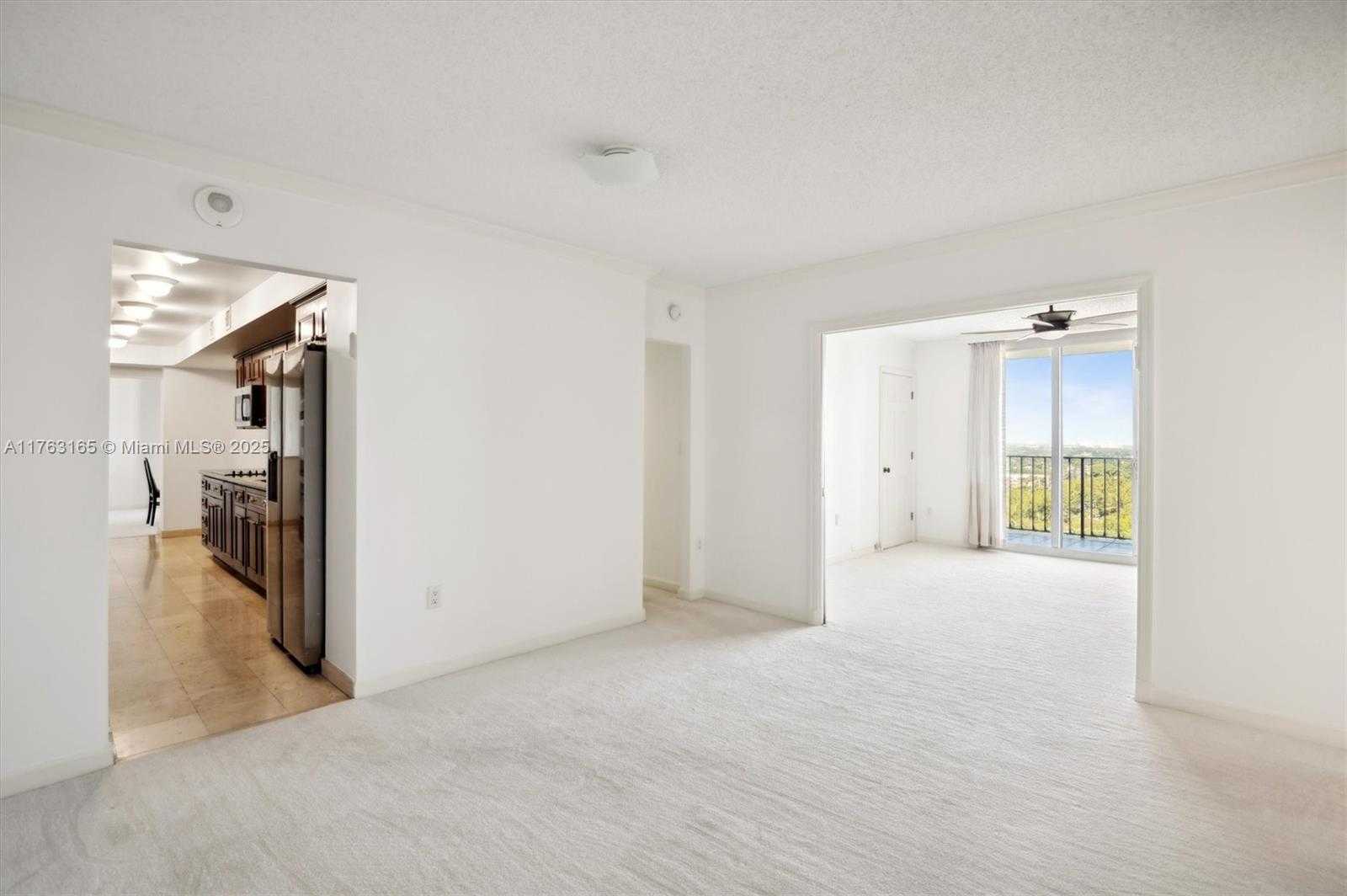 Small Image of 4101 PINE TREE DR #1812, Miami Beach Number 16