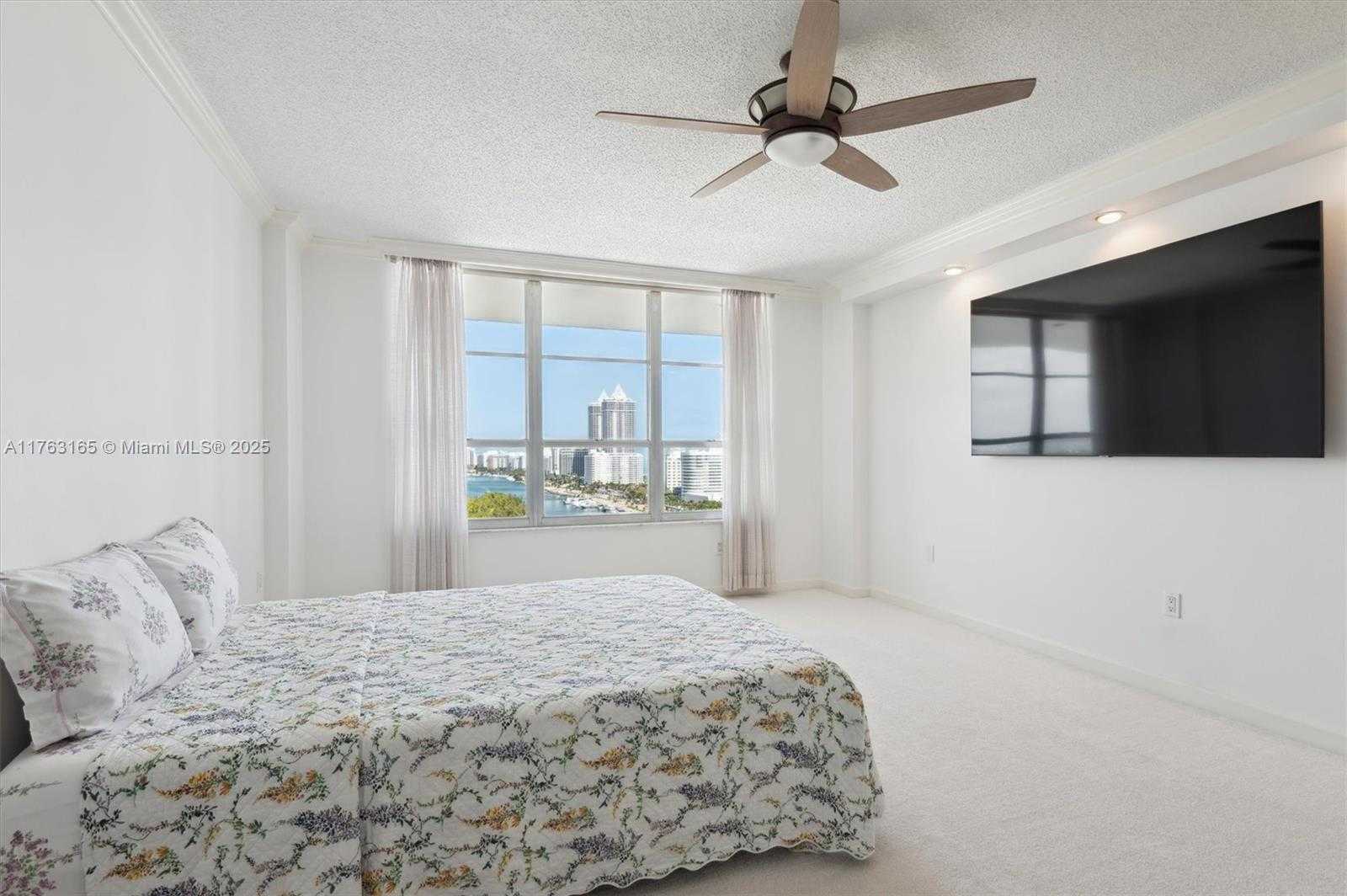 Small Image of 4101 PINE TREE DR #1812, Miami Beach Number 19