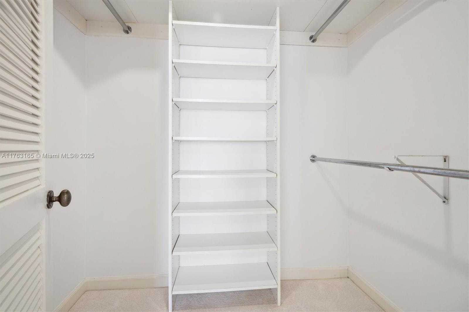 Small Image of 4101 PINE TREE DR #1812, Miami Beach Number 21