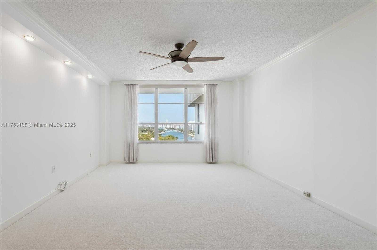 Small Image of 4101 PINE TREE DR #1812, Miami Beach Number 23