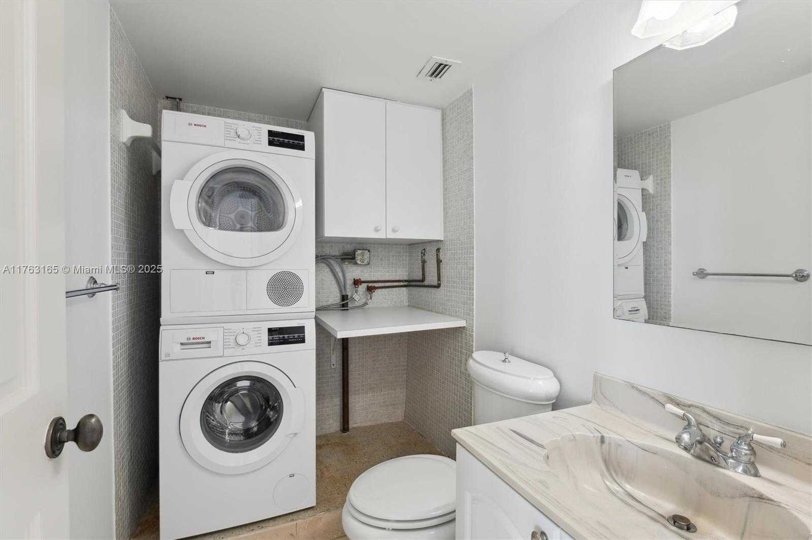 Small Image of 4101 PINE TREE DR #1812, Miami Beach Number 27
