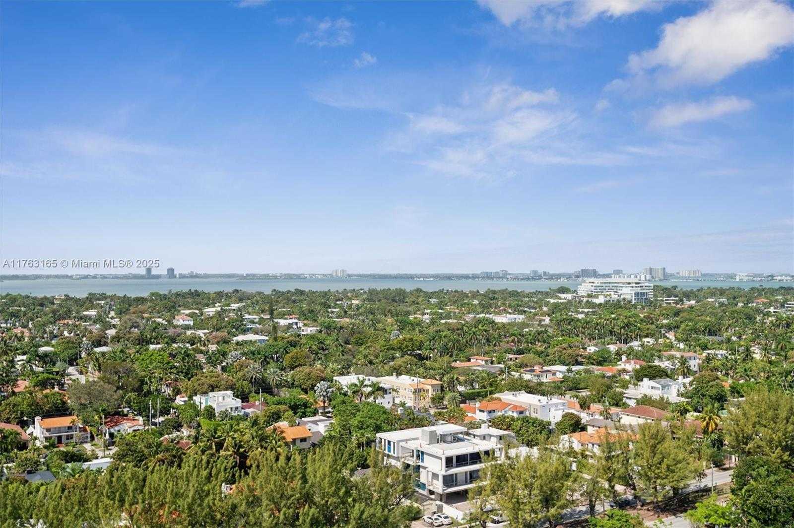 Small Image of 4101 PINE TREE DR #1812, Miami Beach Number 3