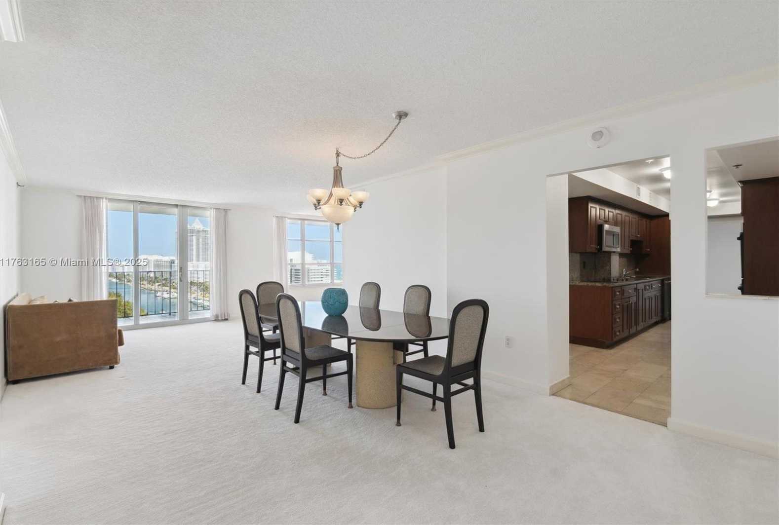 Small Image of 4101 PINE TREE DR #1812, Miami Beach Number 9