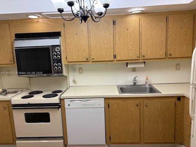 Small Image of 3701 NORTH COUNTRY CLUB DR #207, Aventura Number 4
