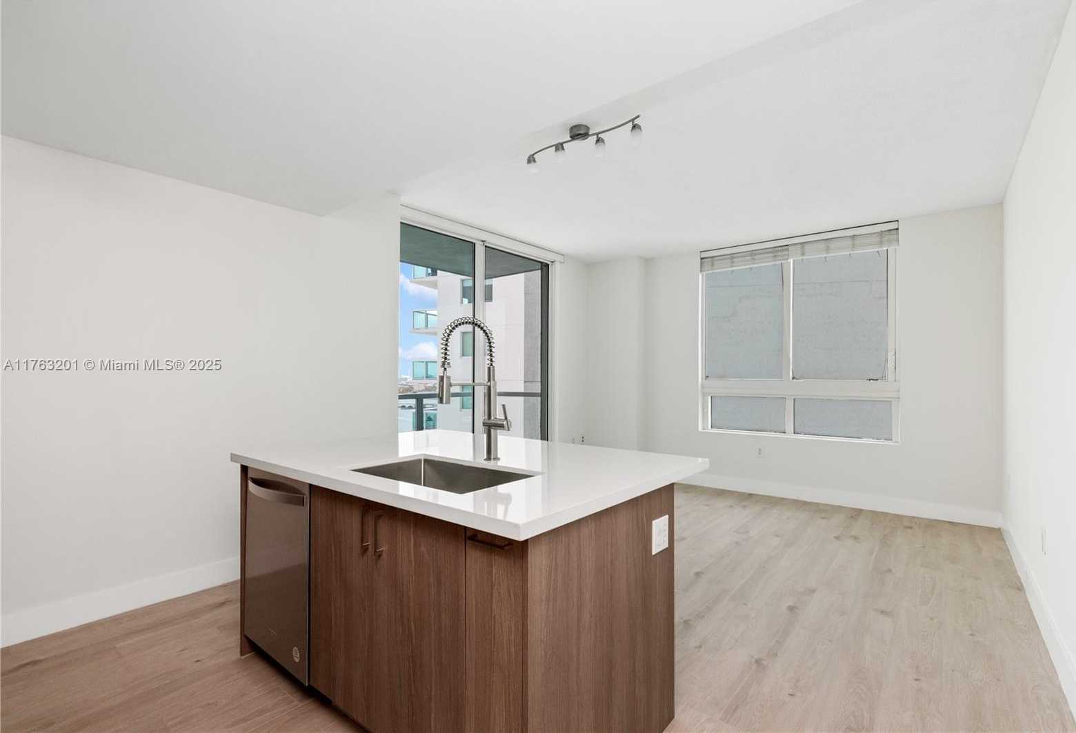 Small Image of 1900 NORTH BAYSHORE DR #1503, Miami Number 12