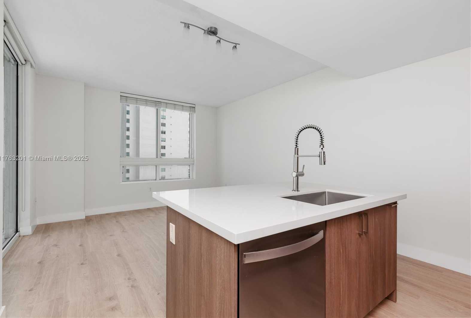 Small Image of 1900 NORTH BAYSHORE DR #1503, Miami Number 13