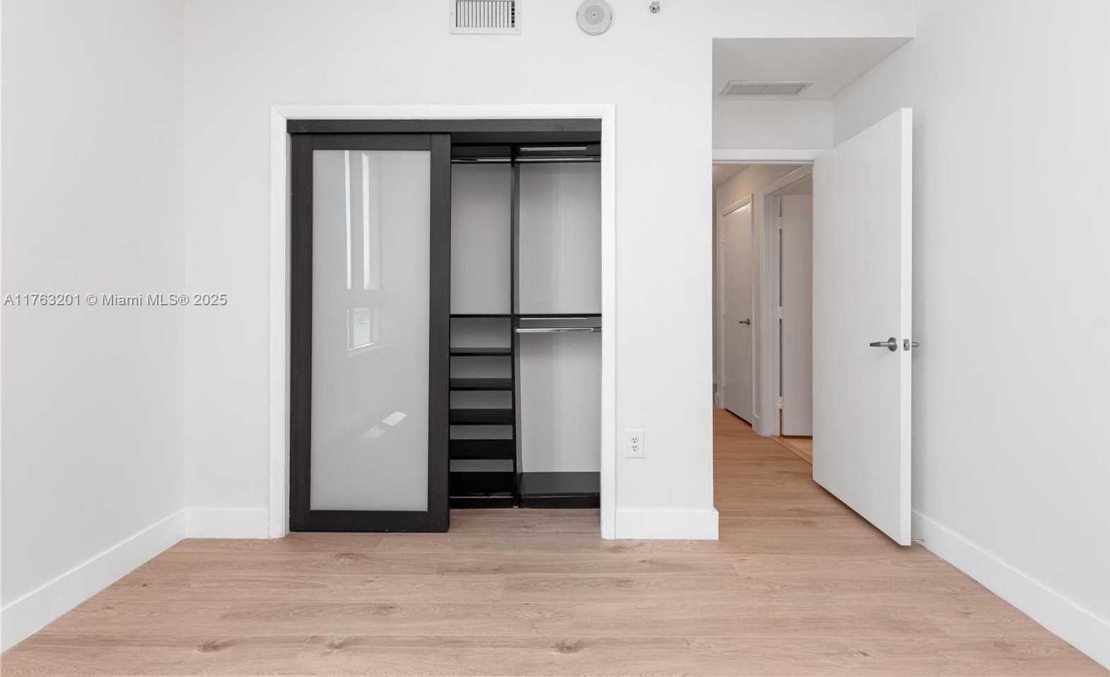Small Image of 1900 NORTH BAYSHORE DR #1503, Miami Number 21