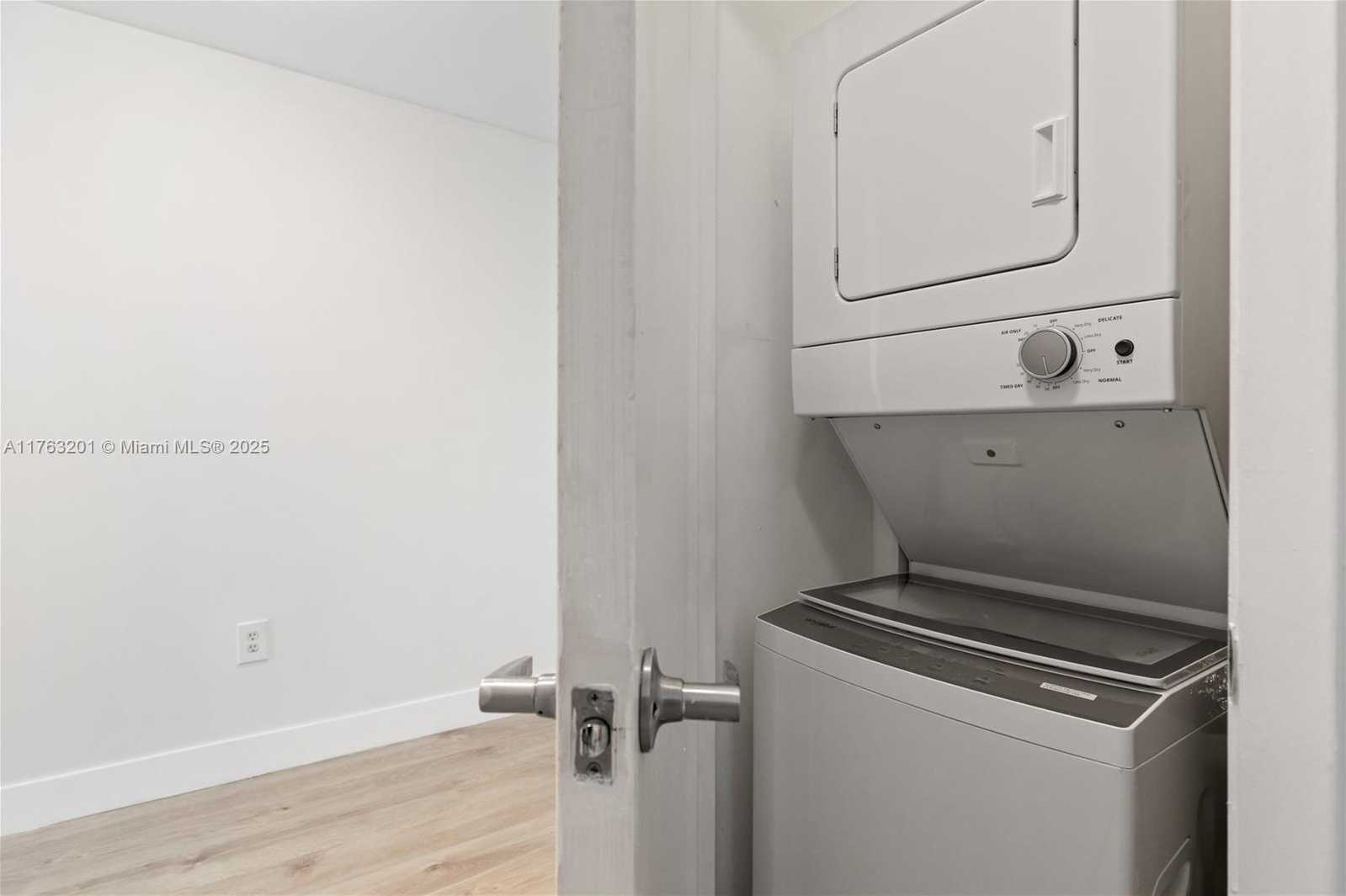 Small Image of 1900 NORTH BAYSHORE DR #1503, Miami Number 26