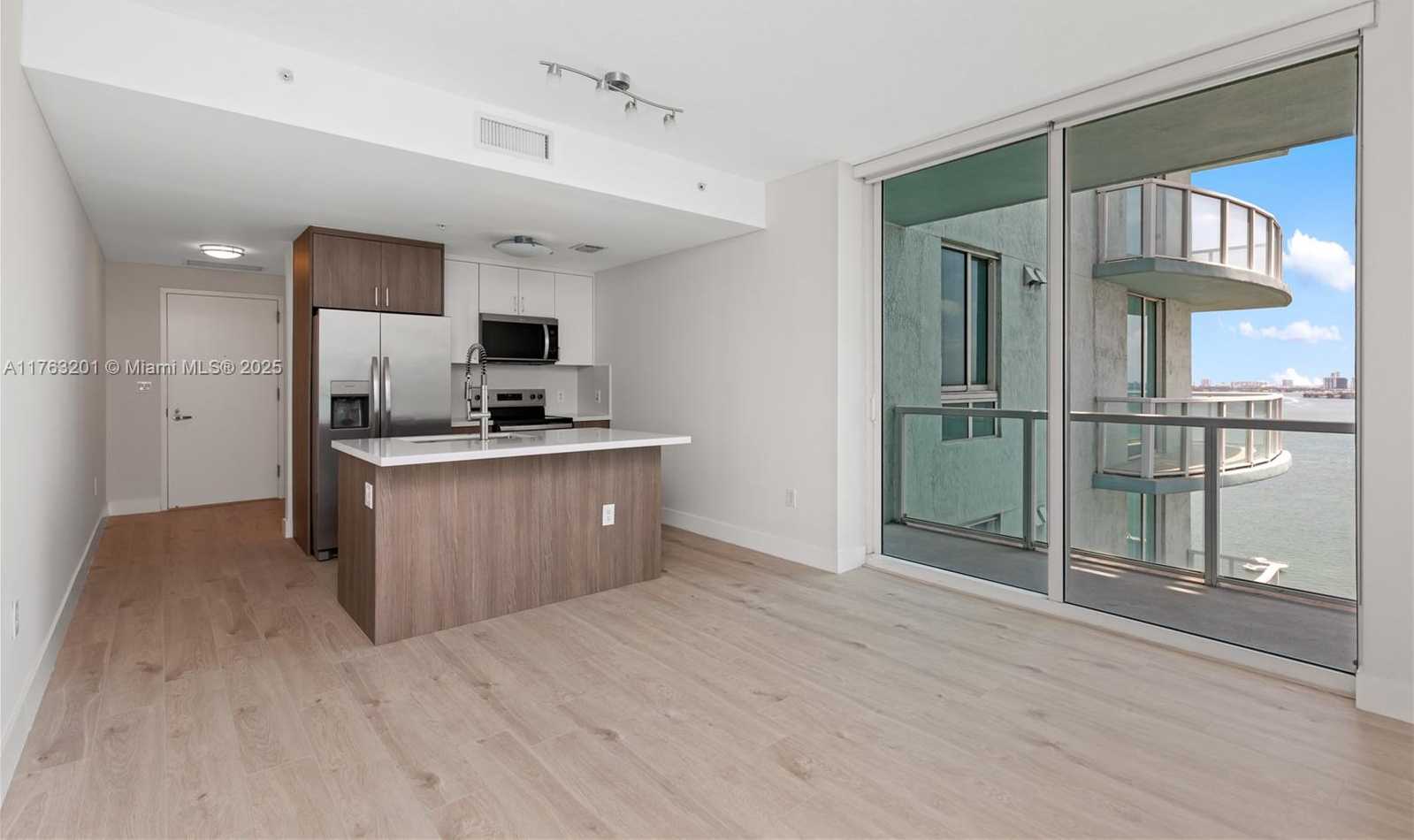 Small Image of 1900 NORTH BAYSHORE DR #1503, Miami Number 7