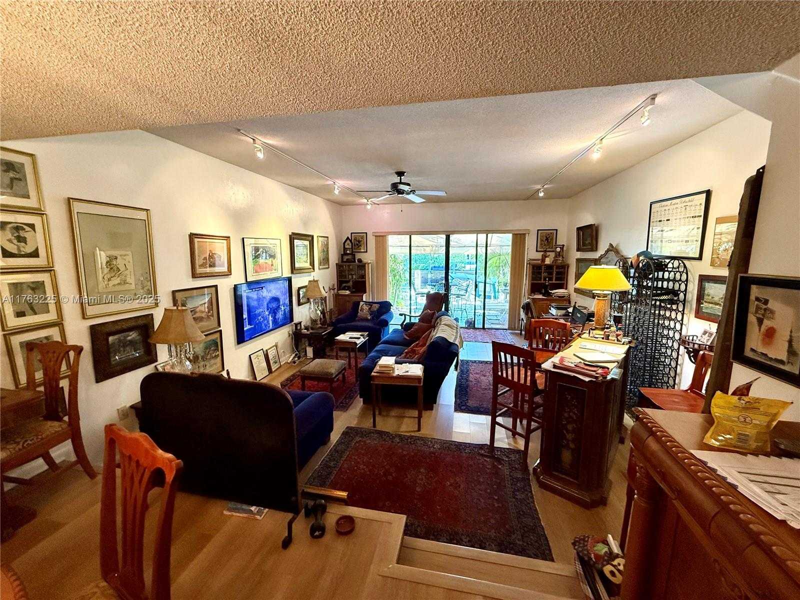 Small Image of 1424 NORTH EAST 105TH ST #D10, Miami Shores Number 5