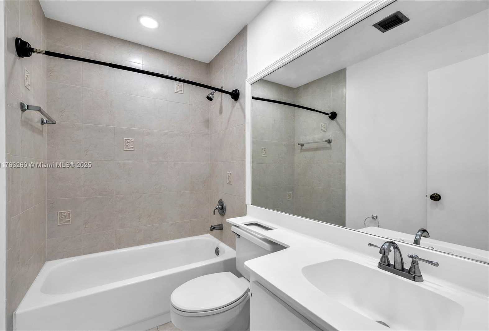 Small Image of 5762 FOX HOLLOW DR #C, Boca Raton Number 31