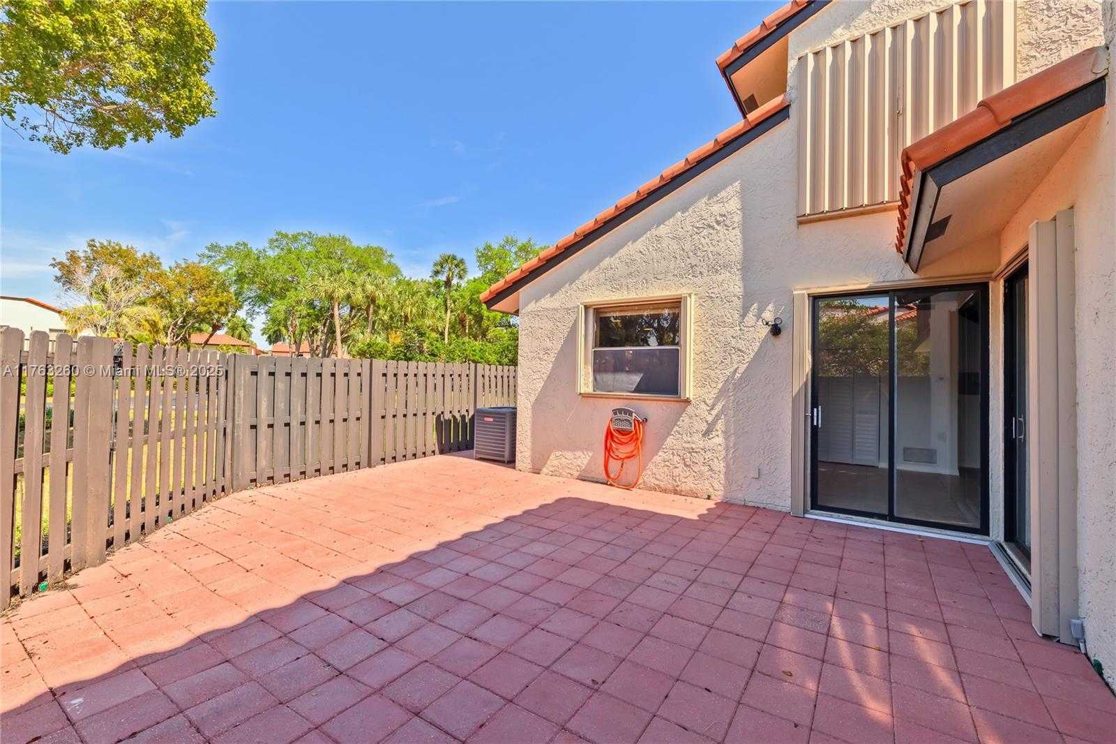 Small Image of 5762 FOX HOLLOW DR #C, Boca Raton Number 4