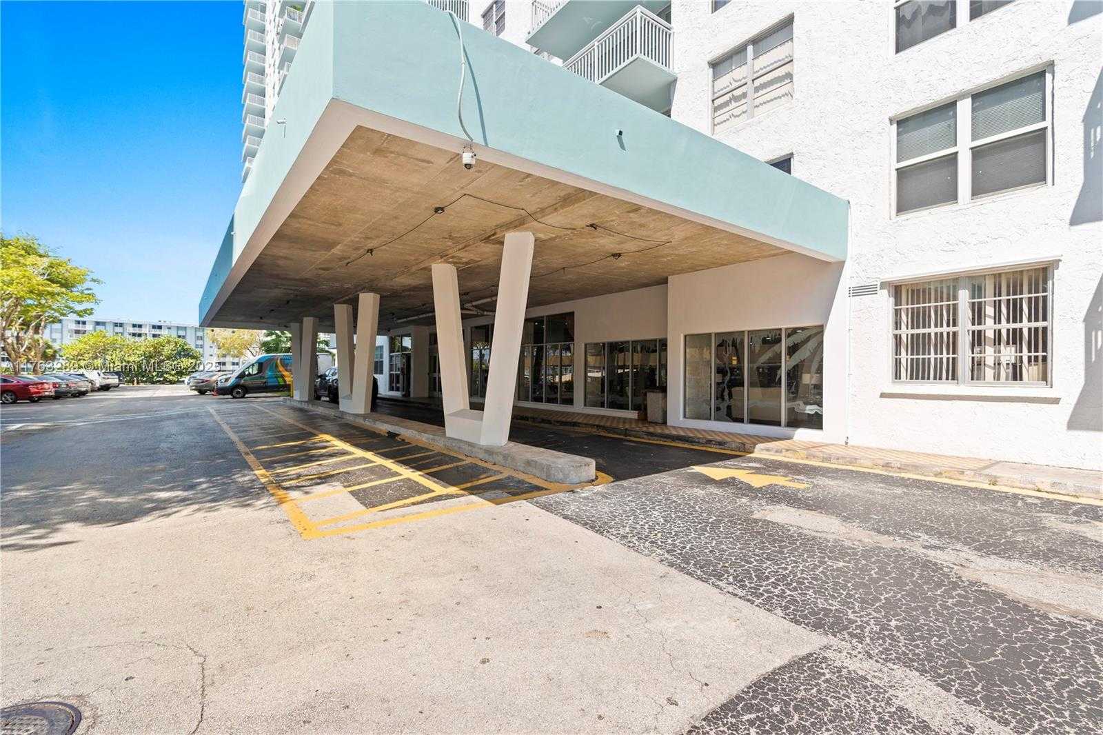 Small Image of 301 174TH ST #312, Sunny Isles Beach Number 3