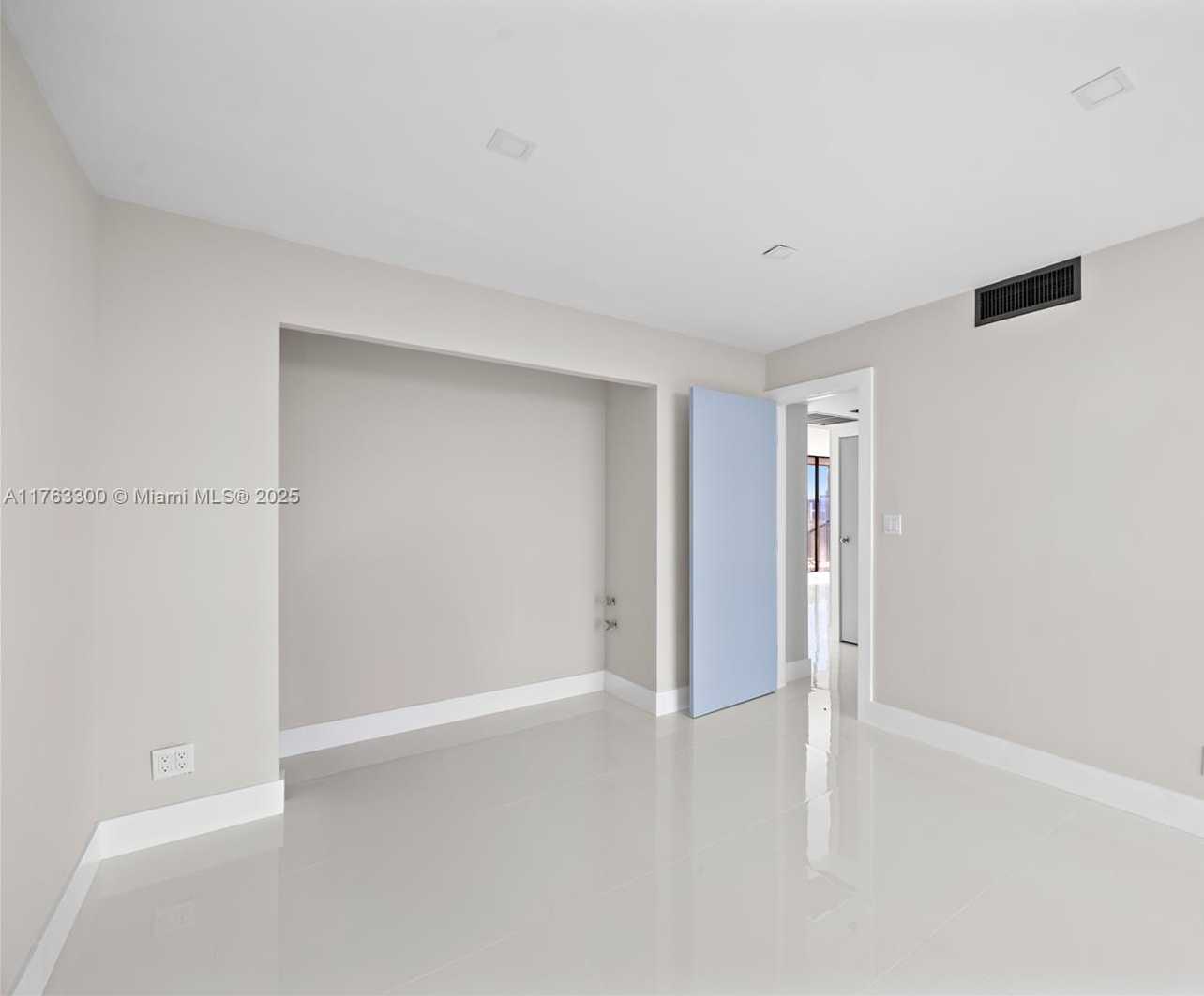 Small Image of 20335 WEST COUNTRY CLUB DR #1509, Aventura Number 5
