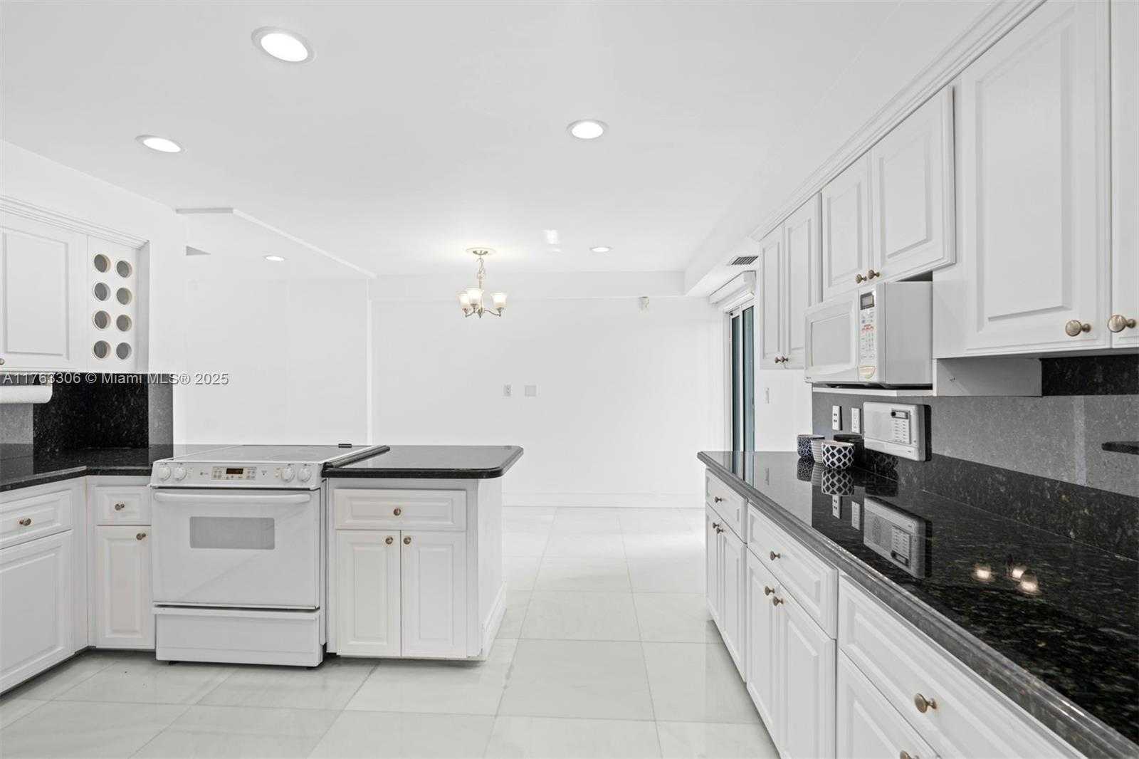 Small Image of 6795 BROOKLINE DR, Hialeah Number 16