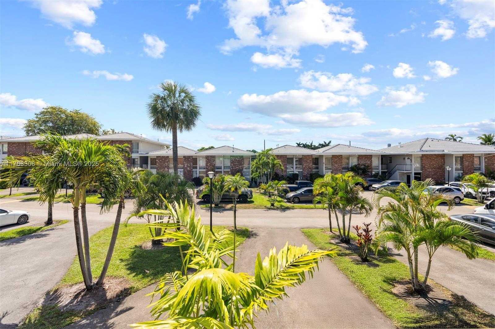 Small Image of 6795 BROOKLINE DR, Hialeah Number 23