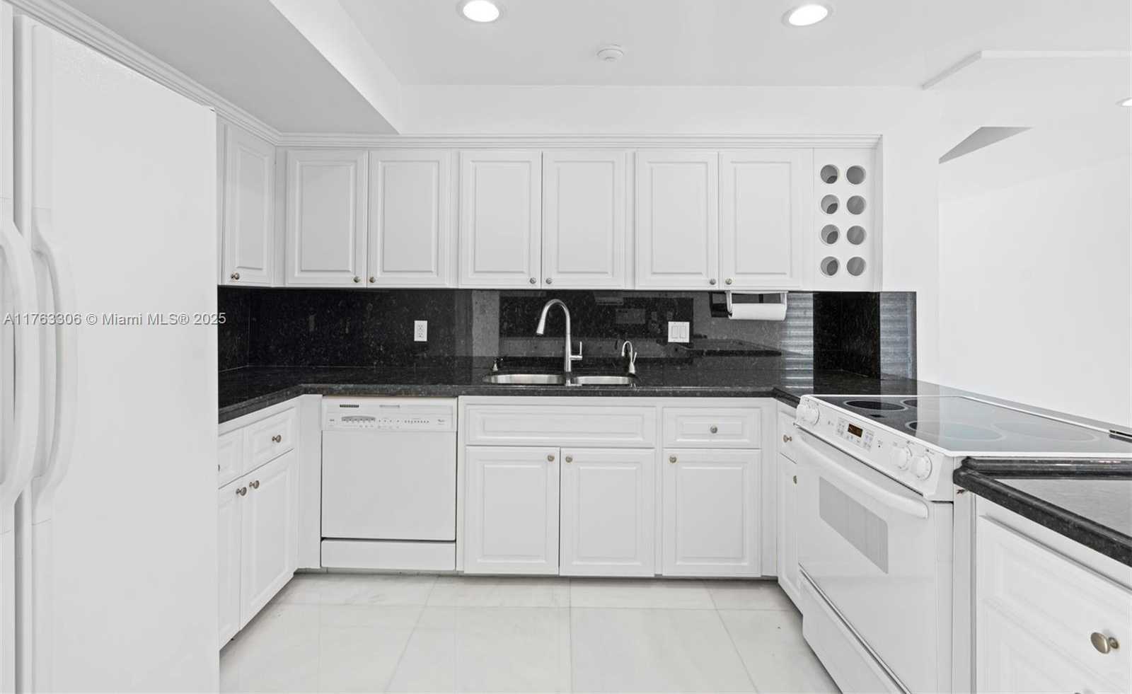 Small Image of 6795 BROOKLINE DR, Hialeah Number 25