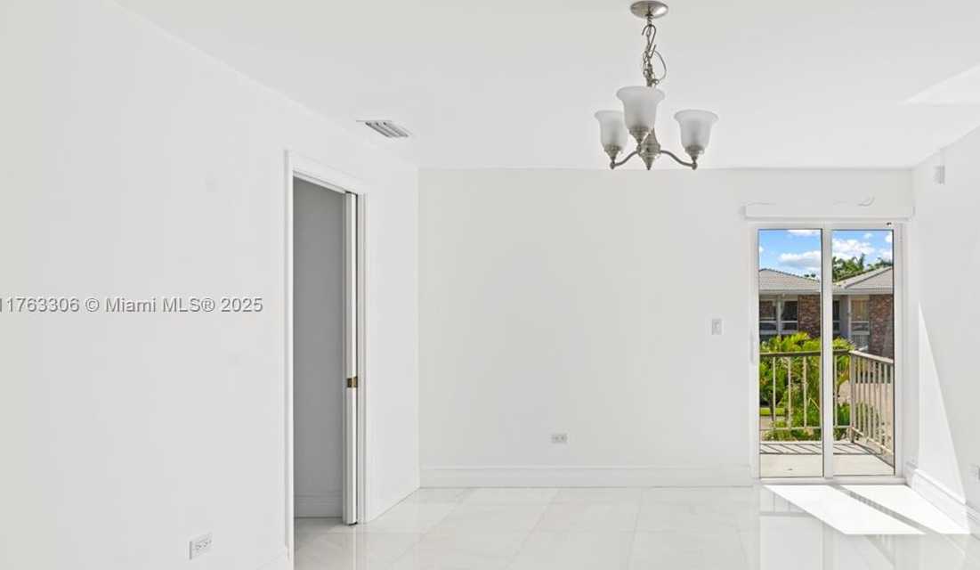 Small Image of 6795 BROOKLINE DR, Hialeah Number 32
