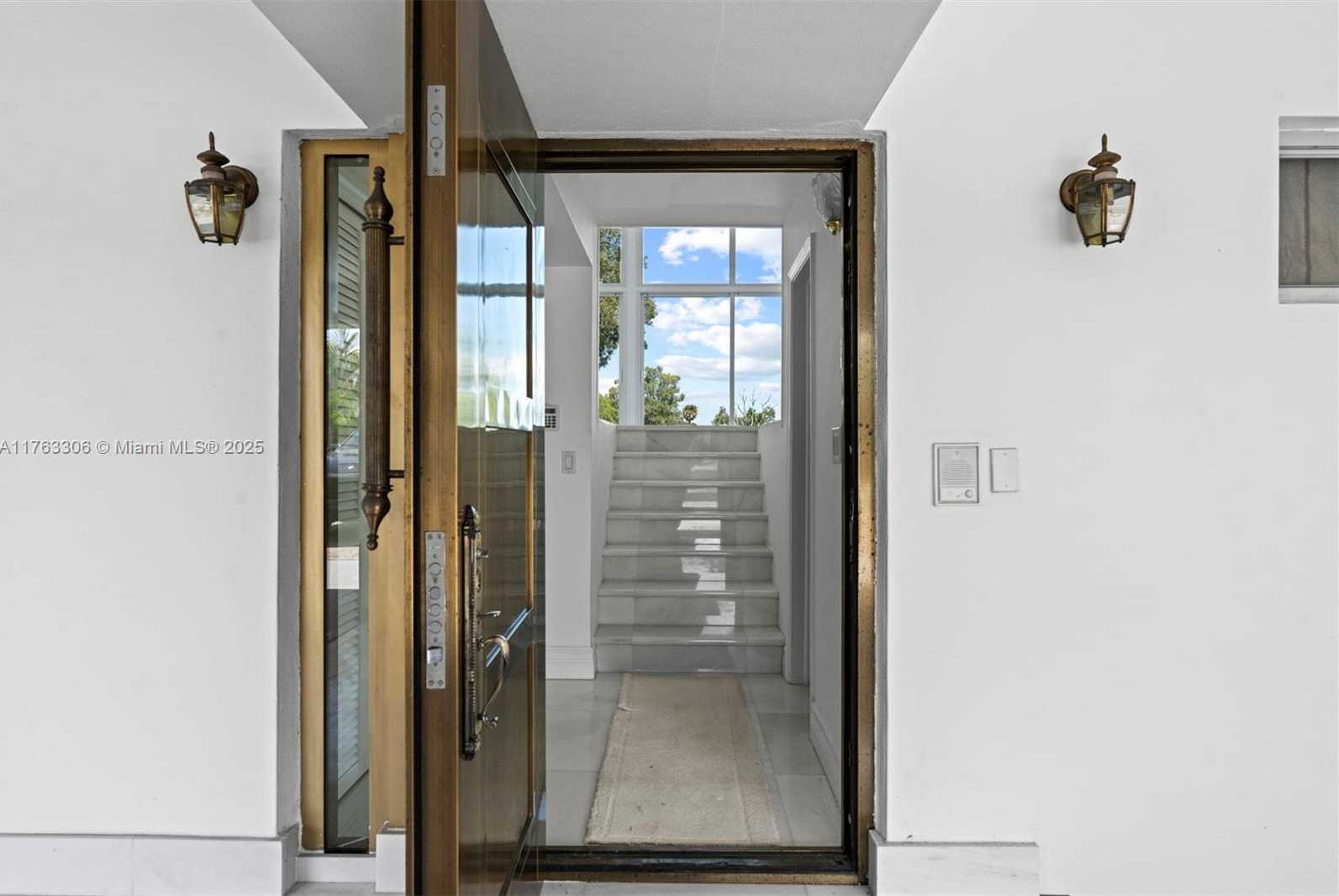 Small Image of 6795 BROOKLINE DR, Hialeah Number 4