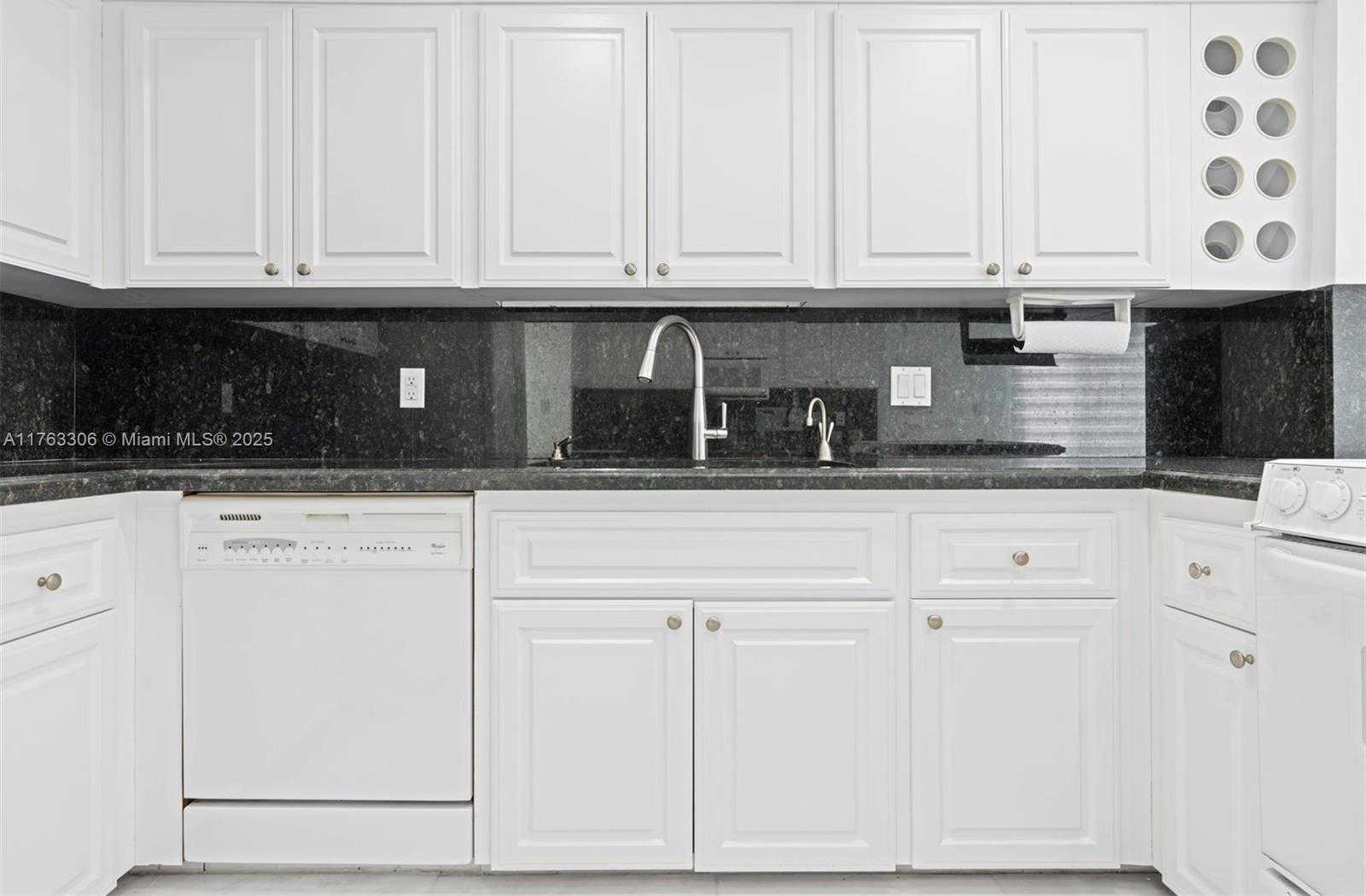 Small Image of 6795 BROOKLINE DR, Hialeah Number 42
