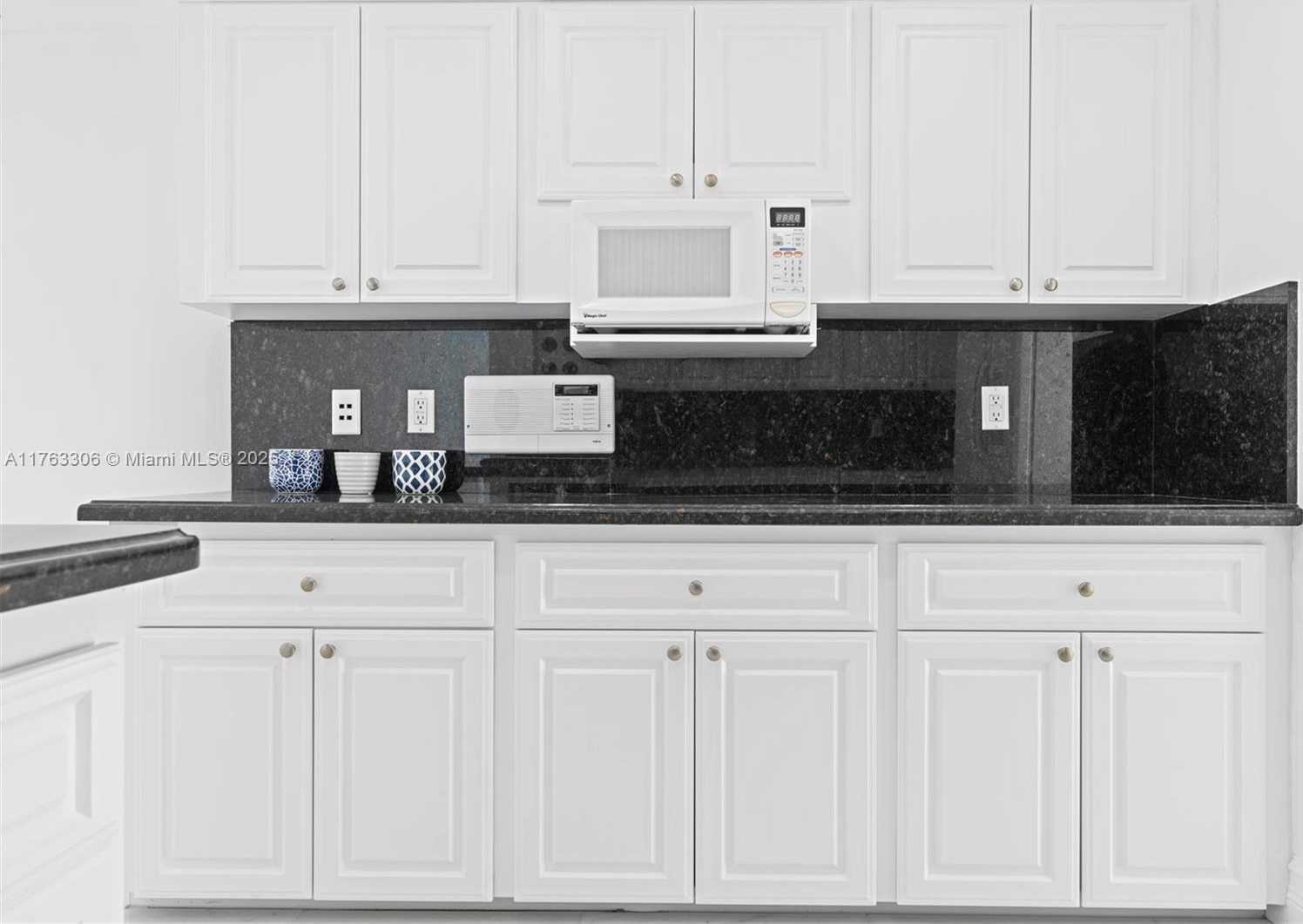 Small Image of 6795 BROOKLINE DR, Hialeah Number 43