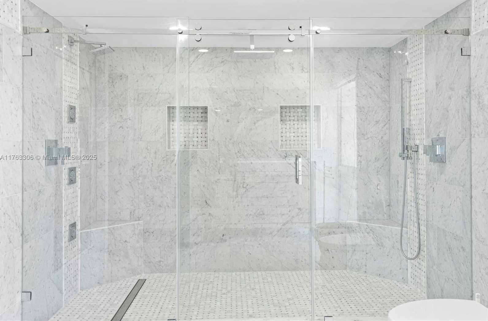 Small Image of 6795 BROOKLINE DR, Hialeah Number 59