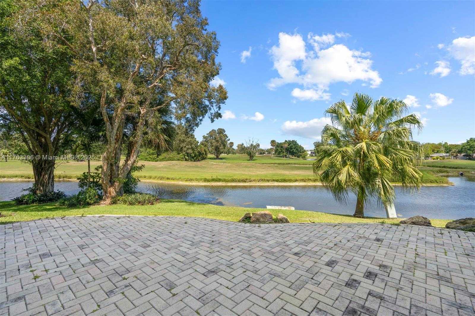 Small Image of 6795 BROOKLINE DR, Hialeah Number 64