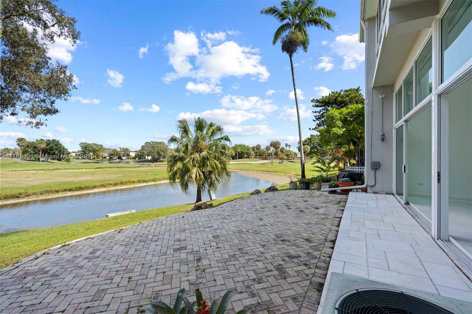 Small Image of 6795 BROOKLINE DR, Hialeah Number 65