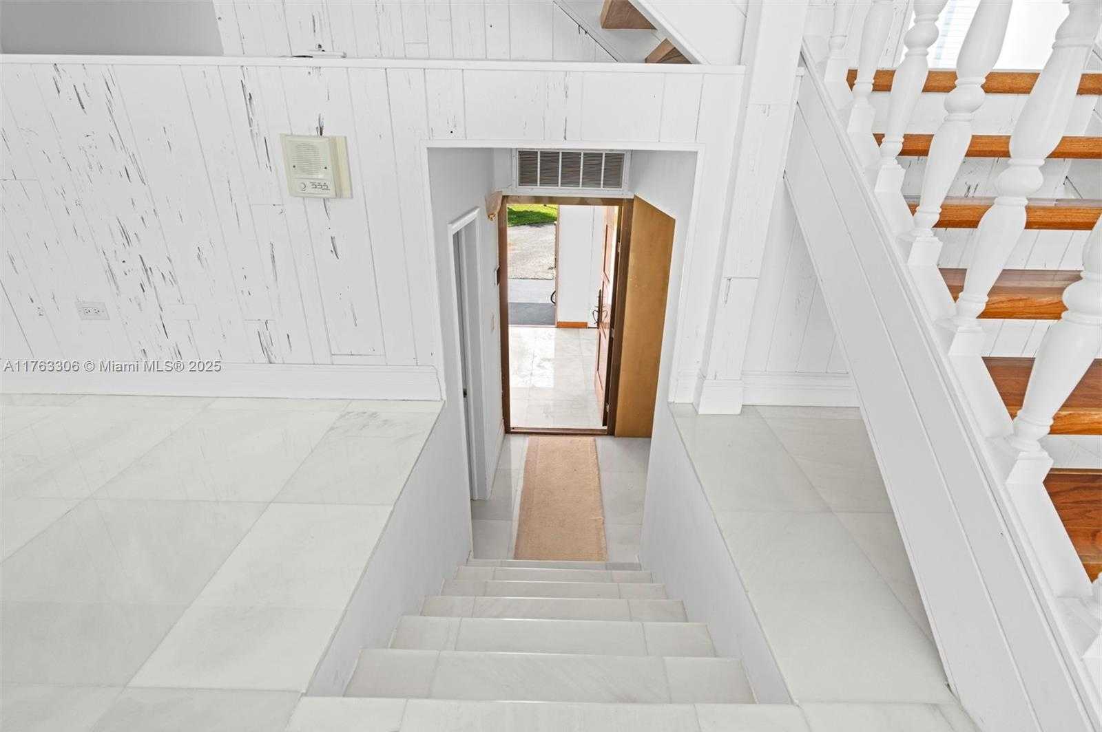 Small Image of 6795 BROOKLINE DR, Hialeah Number 7