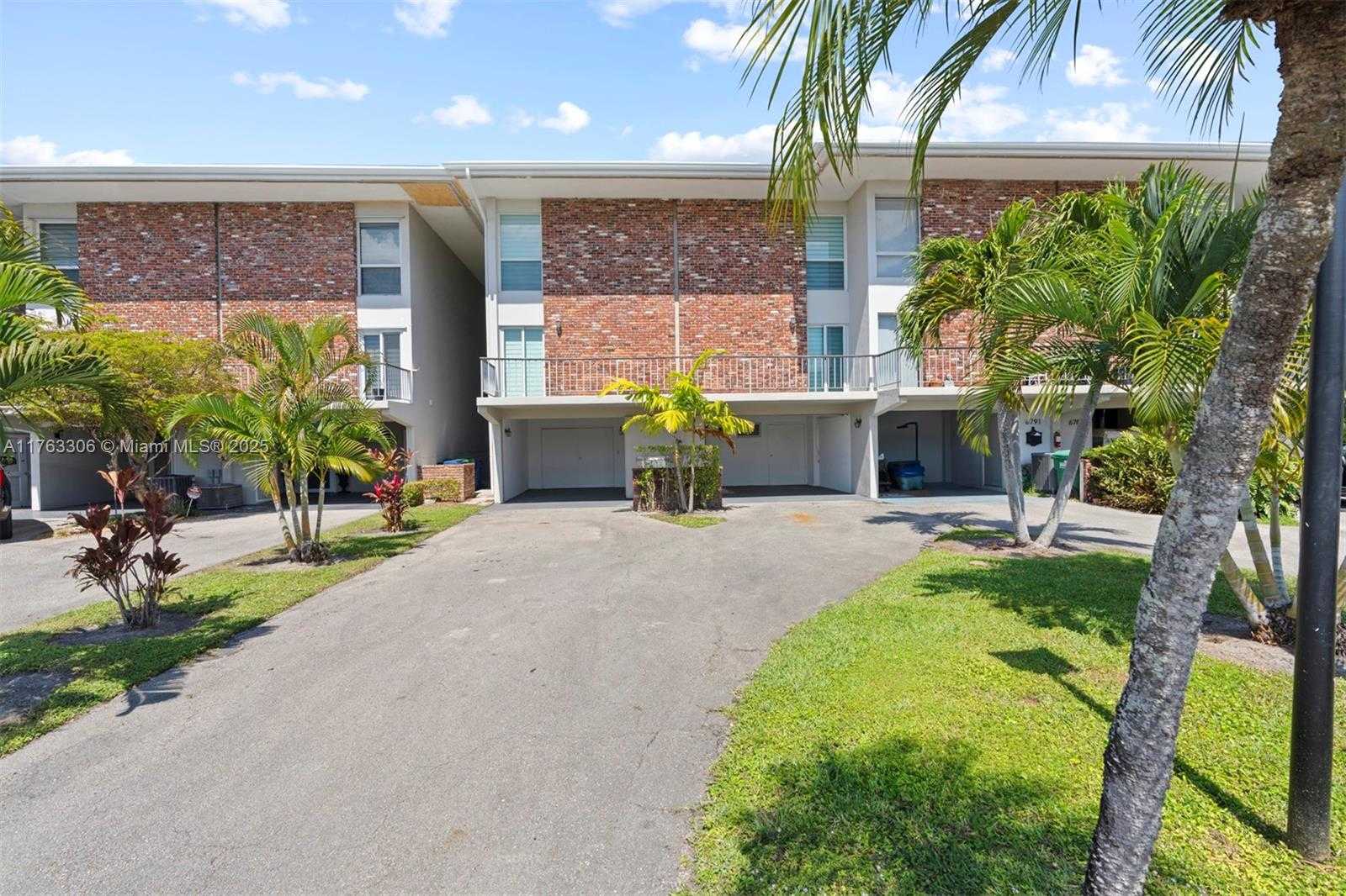 Small Image of 6795 BROOKLINE DR, Hialeah Number 73