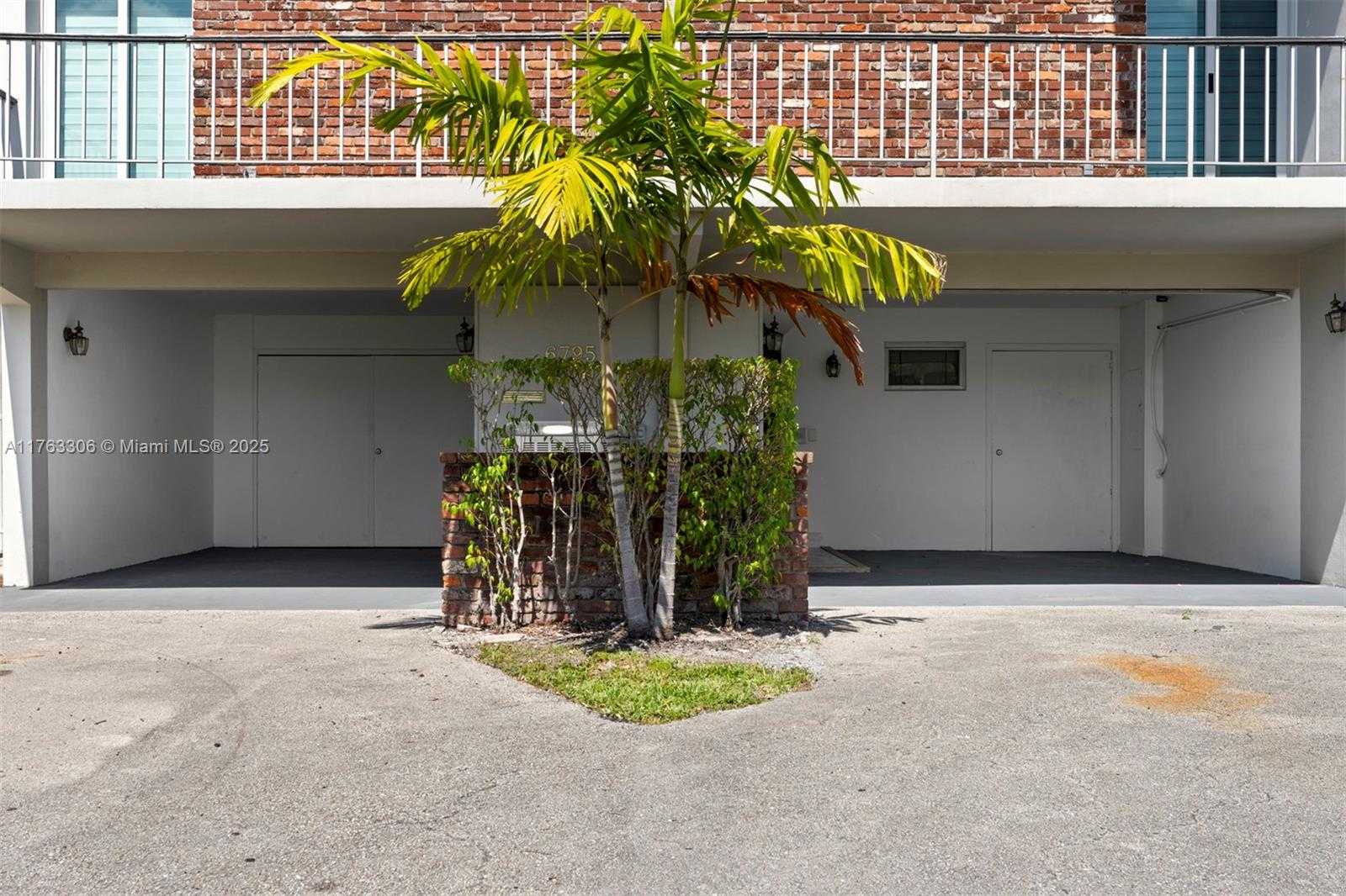 Small Image of 6795 BROOKLINE DR, Hialeah Number 76