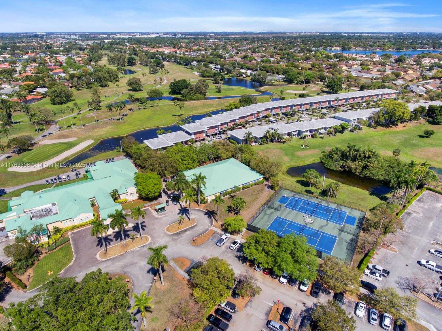 Small Image of 6795 BROOKLINE DR, Hialeah Number 82