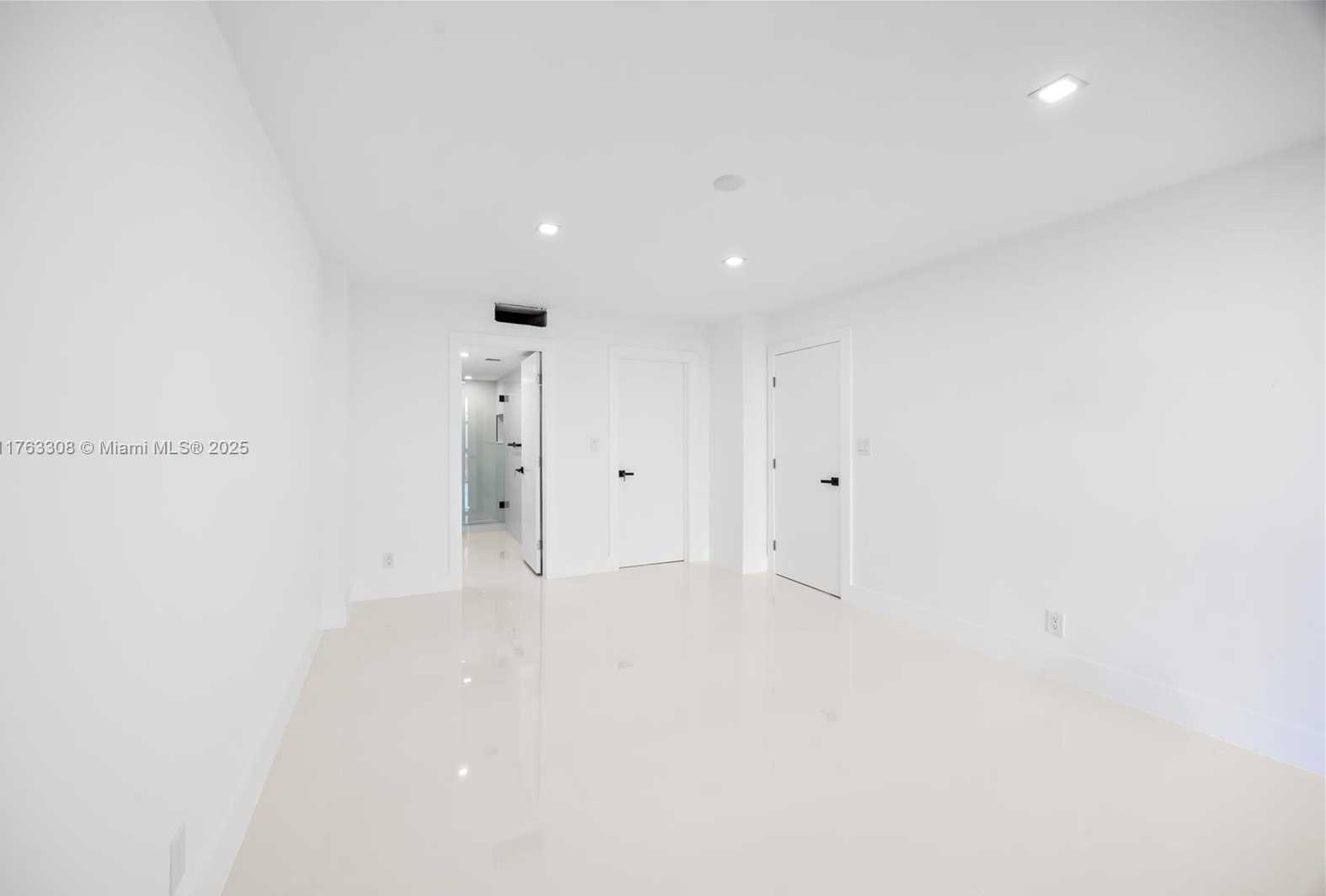 Small Image of 20379 WEST COUNTRY CLUB DR #1938, Aventura Number 5