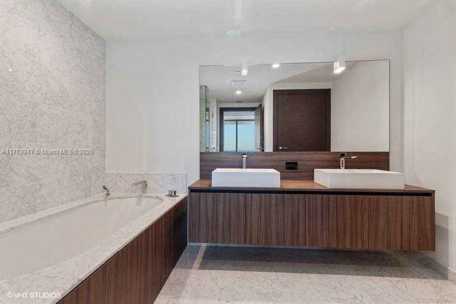 Small Image of 1000 BRICKELL PLZ #4110, Miami Number 9