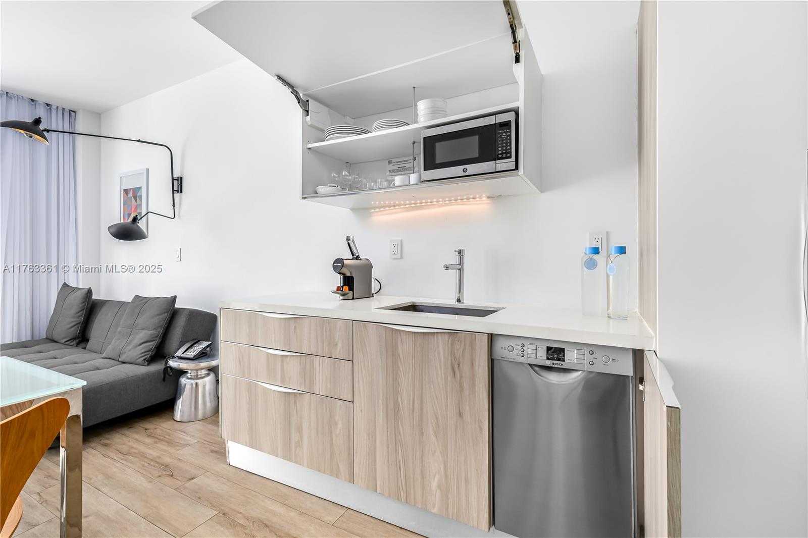 Small Image of 1215 WEST AVE #203, Miami Beach Number 15